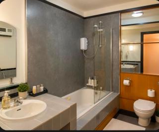 Stylish Merchant City Apartment - 6