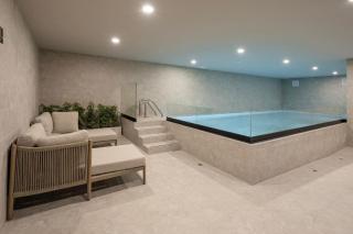Radiant 2BR 2BA, AC, Pool, Jacuzzi, Gym & Roof Garden - 8