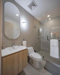Radiant 2BR 2BA, AC, Pool, Jacuzzi, Gym & Roof Garden - 1