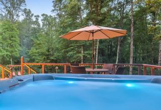 Heated Spa Pool and Golf Sim plus Hot Tub and Game Room in Hocking Hills - 6