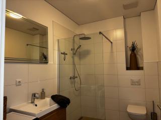 FeWo Singapore 3-Zimmer Wohnung mit Balkon am See - 7