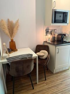 Luxury Studio with Free Parking Near City Center - 8