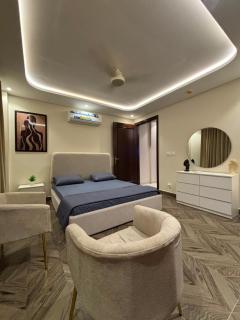 Opulent Oasis Premium 2BR Living in Bahria Town phase 7 - 0