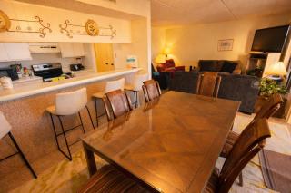 2BR Half Block to Beach, Pool Hot Tub Patio SPI - 5