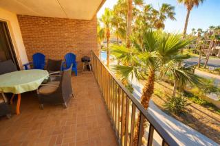 2BR Half Block to Beach, Pool Hot Tub Patio SPI - 4
