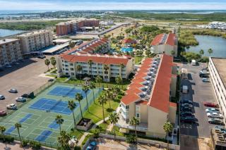 Family Condo - Pool, Jacuzzi & BBQ - Walk to Beach - 9
