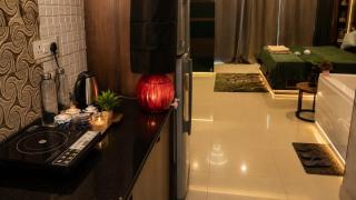 Noir & Oak Stays - 4