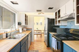 Midtown Retreat-Pet Friendly - 9