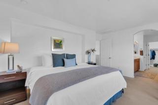 Family Home-mins from the LOOP with Hot Tub - 9