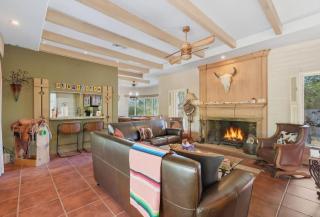 Southwest Gem-Pool & Mountain Views - 8