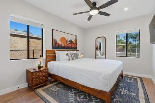 U of A Brick Gem with Hot Tub - 7