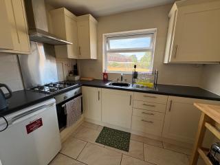 EMA Kegworth 3 bedrooms house 4 beds- private drive way - 7