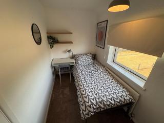 EMA Kegworth 3 bedrooms house 4 beds- private drive way - 3