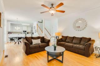 Luxury 5BR Oasis, Sleeps 10, Pool, Office, Deck - 3