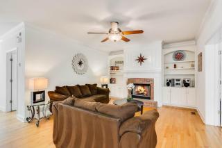 Luxury 5BR Oasis, Sleeps 10, Pool, Office, Deck - 2