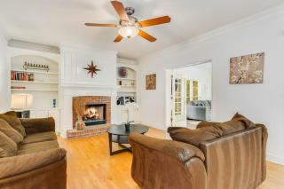 Luxury 5BR Oasis, Sleeps 10, Pool, Office, Deck - 1
