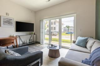 Landing Modern 2BD Courtyard Pool - 8
