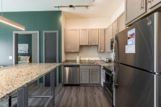 Landing Modern 2BD Courtyard Pool - 5