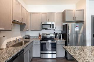 Landing Modern 2BD Courtyard Pool - 3