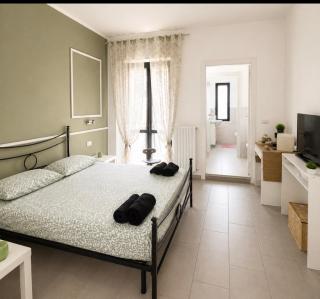 Private Room with Ensuite In Front of Saronno Station - 9