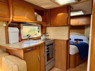 Luxury Caravan Scenic Views Exclusive Quarter Acre - 4