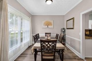 4BR Retreat with Office, Game Room, Deck and Huge Lawn! - 8
