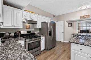 4BR Retreat with Office, Game Room, Deck and Huge Lawn! - 1