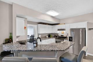4BR Retreat with Office, Game Room, Deck and Huge Lawn! - 3
