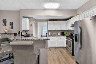 4BR Retreat with Office, Game Room, Deck and Huge Lawn! - 2