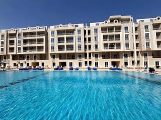 Hurghada Hub 2BR Pool View Apartment & Aqua Park - 9