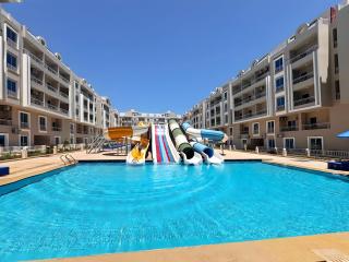 Hurghada Hub 2BR Pool View Apartment & Aqua Park - 0
