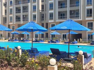 Hurghada Hub 2BR Pool View Apartment & Aqua Park - 1