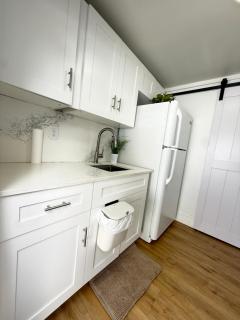 Private Suite with Laundry - 7