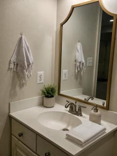 Spacious Studio by the Woods - 5