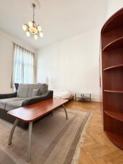 E13 Apartment - close to New York Palace - 1