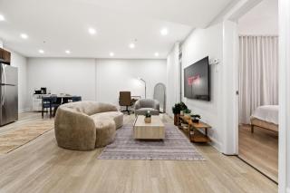 Spacious Luxury 1BR Apartment Walk to Restaurants & Shops - 0