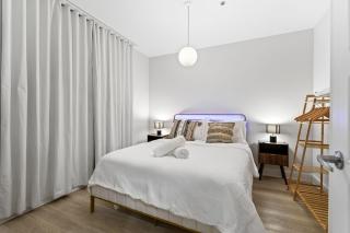 Spacious Luxury 1BR Apartment Walk to Restaurants & Shops - 5