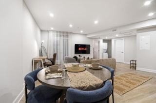 Spacious Luxury 1BR Apartment Walk to Restaurants & Shops - 3