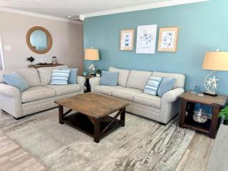Gulf Gumbo Club 90 Steps to Sand Sleeps 10 - Surfside Beach - 8