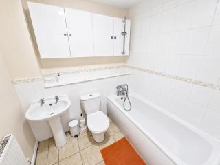 Dartford Cosy and Spacious 3BR 4 beds house Netflix and Sport Channels - 4
