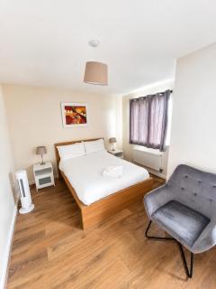 Dartford Cosy and Spacious 3BR 4 beds house Netflix and Sport Channels - 2