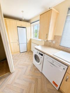 Dartford Cosy and Spacious 3BR 4 beds, superfast Wifi driveway and plenty free parking M25 j 1 Tilbury Bluewater Family Contractors Teams Friends Relocation Emergencies - 4