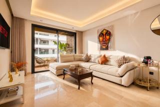 VIVASTAY Casablanca - Élégant 2 Chambres CFC avec Piscine et Salle de Sport - 9