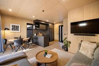 Raua Queenstown Villa - with parking - 5