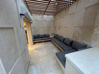 Villa-Style Apartment with Private Garden - 1