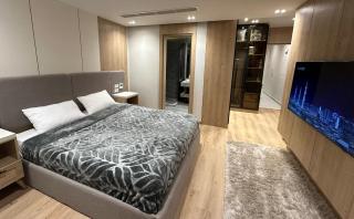 Villa-Style Apartment with Private Garden - 7