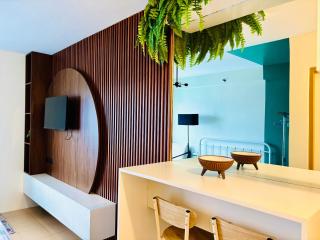 Seaview Hideaway - high floor with a sweeping ocean view - 0