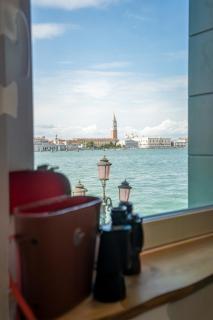 3 Windows on St Mark - Canal View Apartment - Venice - 5