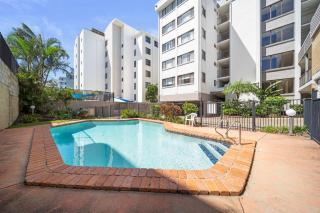 Retro Coastal Retreat with Pool and Kings Beach Views - 9