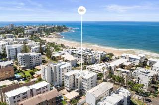 Retro Coastal Retreat with Pool and Kings Beach Views - 7